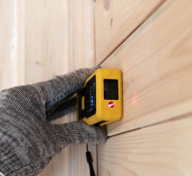 Diagnostiqueur immobilier en contrôle sur site